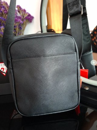 Bandolera Guess Negra