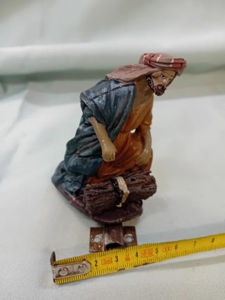 Belén Hombre con haz de leña