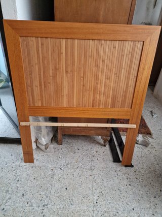 Cabecero de cama de bambú y madera