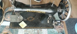 Máquina de coser antigua Naumann