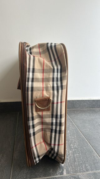 Maleta de viaje cuadros estilo Burberry.