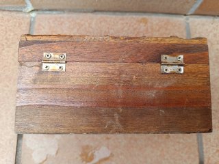 COFRE DE MADERA TALLADA