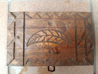 COFRE DE MADERA TALLADA