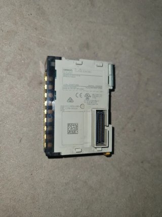 PLC Omron DA08C