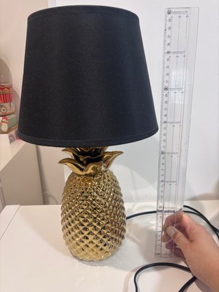 Lámpara de mesa piña dorada y negra