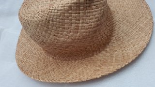 Sombrero de paja natural tejido a mano