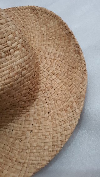 Sombrero de paja natural tejido a mano