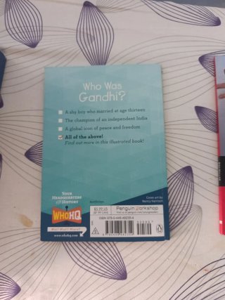 2 Libros: Gandhi y Oliver Twist