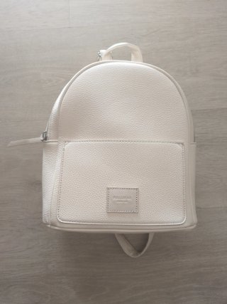 Mochila Pull&Bear color Crudo
