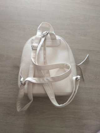 Mochila Pull&Bear color Crudo