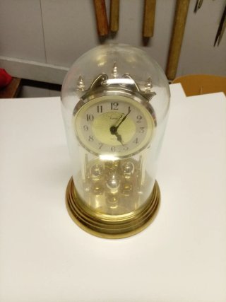 Orologio da tavolo in vetro dorato