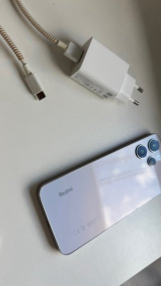 Xiaomi Redmi 12 + Batería Portátil