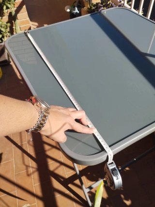 Mesa plegable terraza cristal y metal.