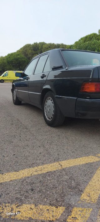 Mercedes-Benz 190E 2.3