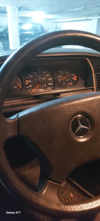 Mercedes-Benz 190E 2.3