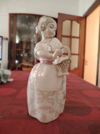 Valencianita con cesta Nao (Lladró)