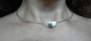 Collar rígido con corazón plateado