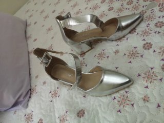 Zapatos plateados tacón ancho punta fina