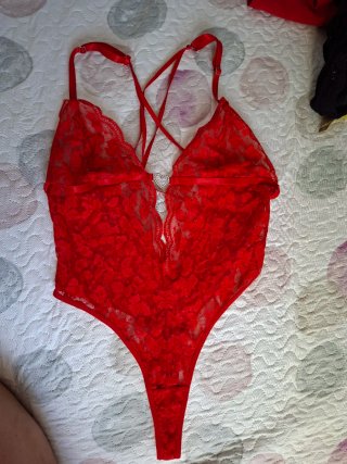 Body de encaje rojo con corazón