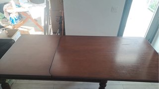 Mesa de comedor de caoba