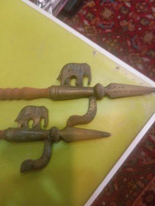 Antiquariato: bastoni decorativi con teste di anim