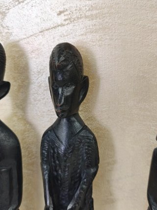 Statuette in legno artigianali