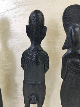 Statuette in legno artigianali