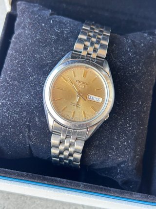 Reloj Seiko 5 Automático Dorado y Plateado