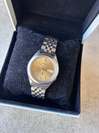 Reloj Seiko 5 Automático Dorado y Plateado