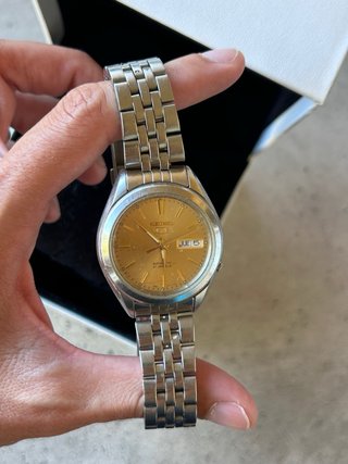 Reloj Seiko 5 Automático Dorado y Plateado
