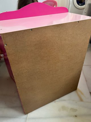 Armario de muñecas de madera rosa