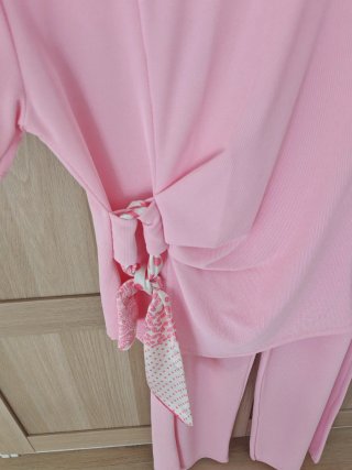 Conjunto de pantalón y top rosa
