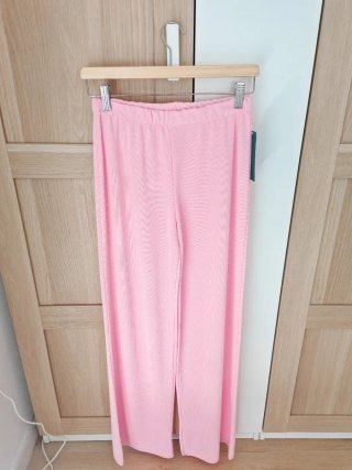 Conjunto de pantalón y top rosa
