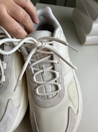 Zapatillas Adidas Beige y Blancas
