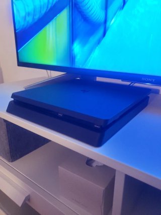 Play 4 PS4 slim (PlayStation 4) de 1 Tb + 2 mandos