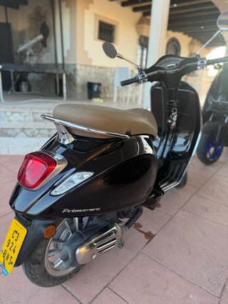 Vespa Primavera 50 Negra 2023