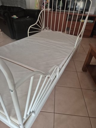 Cama IKEA con somier y colchón ajustable