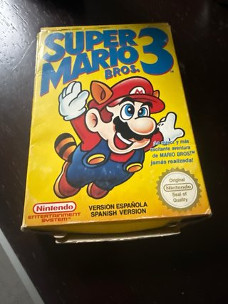 Nintendo NES con mandos y cables y 3 juegos
