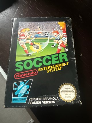 Nintendo NES con mandos y cables y 3 juegos