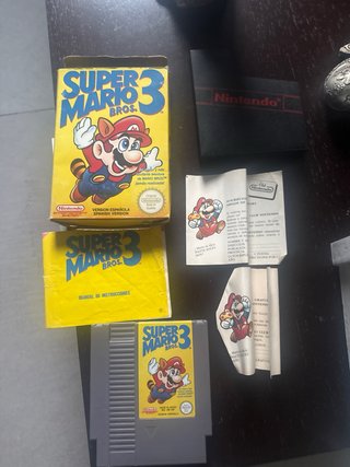 Nintendo NES con mandos y cables y 3 juegos