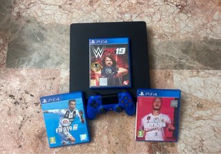 PS4 con 3 juegos: FIFA 19, FIFA 20, WWE 2K19
