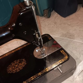 Máquina de coser vintage con motor Matsuyama