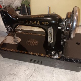Máquina de coser vintage con motor Matsuyama