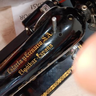 Máquina de coser vintage con motor Matsuyama