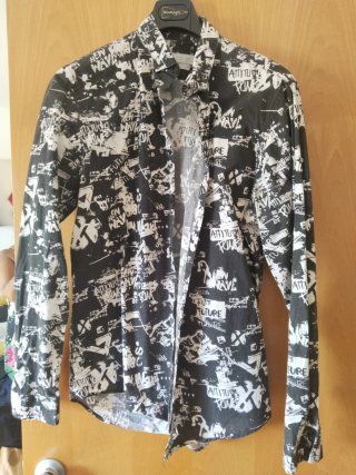 Camisa estampada graffiti