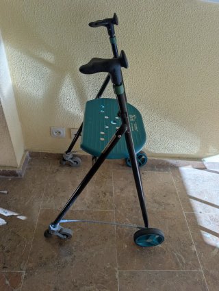 Andador Plegable con Asiento y Ruedas