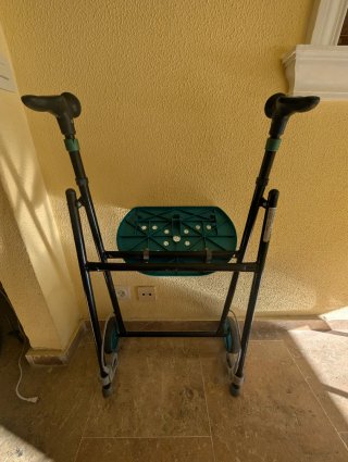 Andador Plegable con Asiento y Ruedas