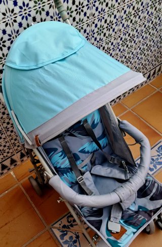 Silla de paseo bebé con estampado tropical