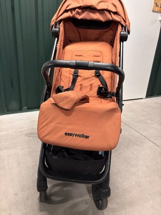 Carrito de bebé Easywalker naranja/ teja.