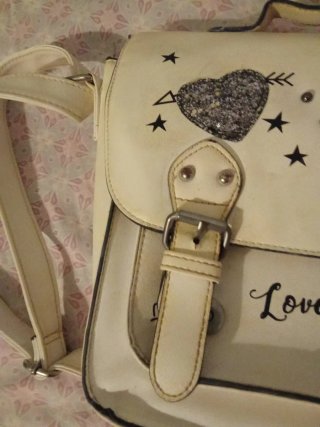 Bolso tipo portafolio blanco y negro